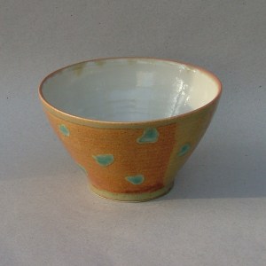 Skål, 1992, stentøj, højde ca 9 cm, diameter ca 16 cm.